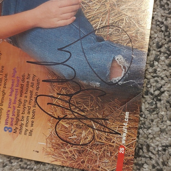 Kelly Clarkson Signed Autograph Photo - Picture 2 of 5